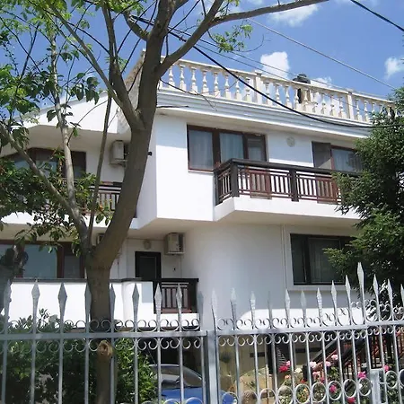 Yanina Guest house